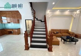 CHO THUÊ NHÀ NGUYÊN CĂN NGUYỄN VĂN CỪ, LONG BIÊN 100m2 * 4 ngủ * ô tô đỗ cửa