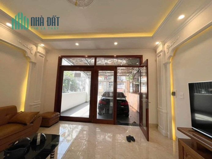 CHO THUÊ NHÀ NGUYÊN CĂN NGUYỄN VĂN CỪ, LONG BIÊN 100m2 * 4 ngủ * ô tô đỗ cửa