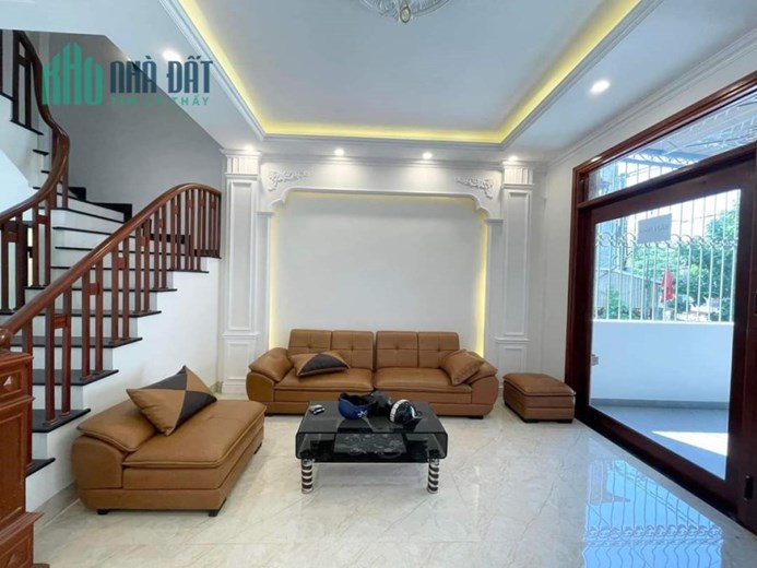 CHO THUÊ NHÀ NGUYÊN CĂN NGUYỄN VĂN CỪ, LONG BIÊN 100m2 * 4 ngủ * ô tô đỗ cửa