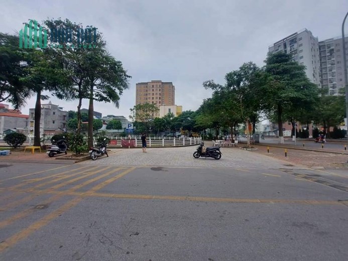 bán nhà 4 tầng mặt phố kinh doanh tại DƯƠNG XÁ, GIA LÂM  40 m2 chỉ hơn 2 tỷ,cho thuê 10 tr/ tháng.