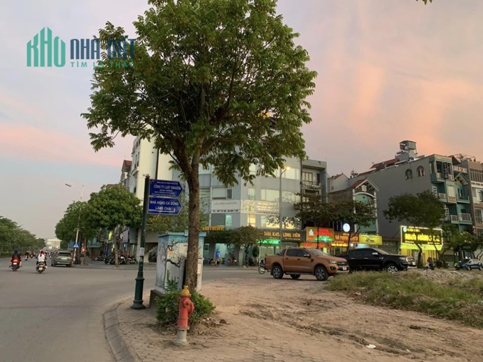 bán nhà 4 tầng mặt phố kinh doanh tại DƯƠNG XÁ, GIA LÂM  40 m2 chỉ hơn 2 tỷ,cho thuê 10 tr/ tháng.