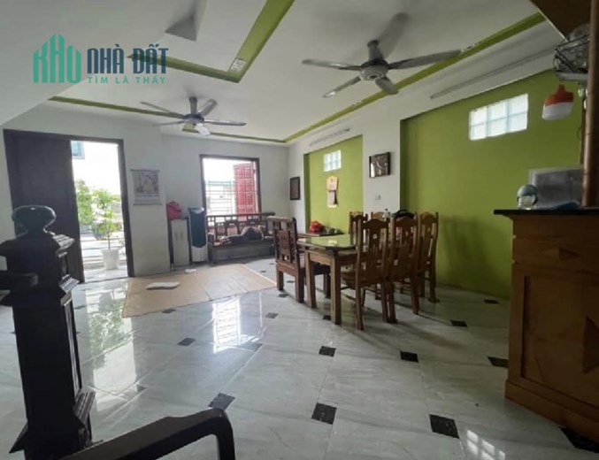 bán nhà 4 tầng mặt phố kinh doanh tại DƯƠNG XÁ, GIA LÂM  40 m2 chỉ hơn 2 tỷ,cho thuê 10 tr/ tháng.