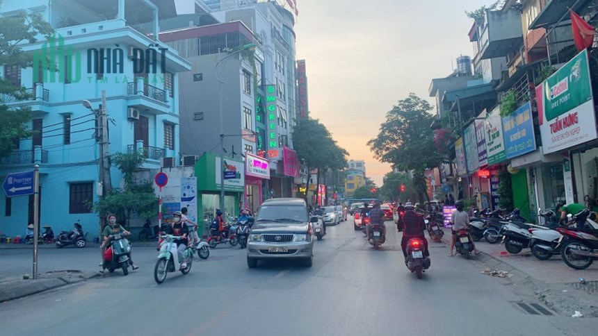 Bán nhà 2T ngõ 554 Nguyễn Văn Cừ, oto tránh, vỉa hè, kinh doanh chỉ 3 tỷ 3. LH: 0936123469