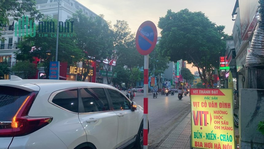 Bán nhà 2T ngõ 554 Nguyễn Văn Cừ, oto tránh, vỉa hè, kinh doanh chỉ 3 tỷ 3. LH: 0936123469