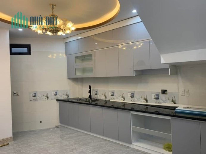 Bán nhà xây mới tinh Nguyễn Văn Linh, đường nhựa 7m, 50m 4 tầng, GIÁ 4.2 tỉ gần Chợ Hàng