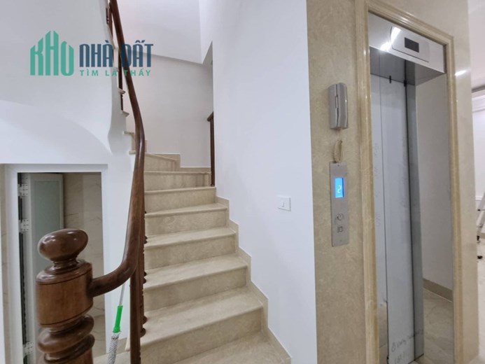 Bán nhà Nghĩa Tân, Cầu Giấy. 46m2x5; giá 12.5 tỷ . Phương