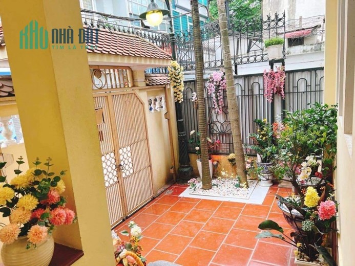 [Tìm chủ mới] CC bán Biệt thự mặt phố Võng Thị Hồ Tây