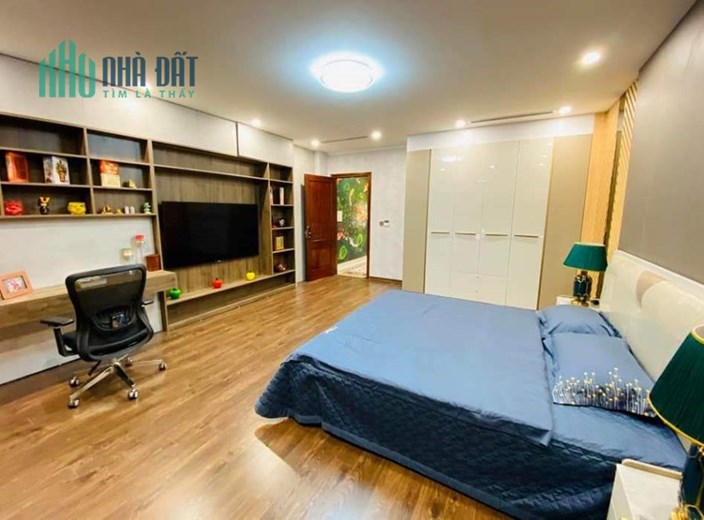Mặt phố Nguyễn Đình Thi, Trích Sài hai mặt đường view Hồ Tây 168m2 chỉ 105 tỷ. Lh 0989.62.6116