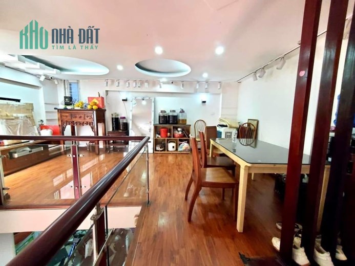 SỐC! Phố Chính Kinh 6 tầng kinh doanh, ô tô, cho thuê 27tr/tháng, dtich 40m2, giá 4.8 tỷ