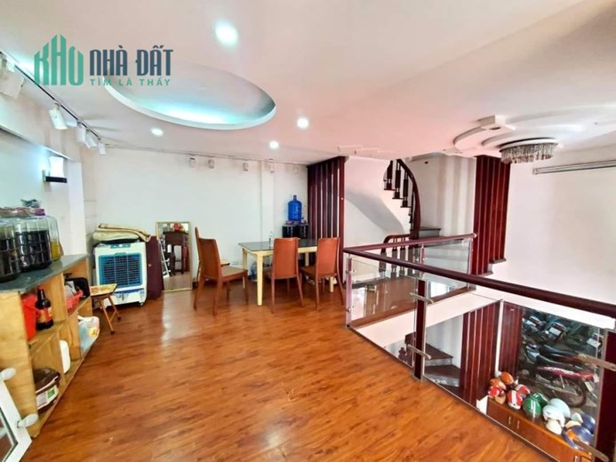 SỐC! Phố Chính Kinh 6 tầng kinh doanh, ô tô, cho thuê 27tr/tháng, dtich 40m2, giá 4.8 tỷ