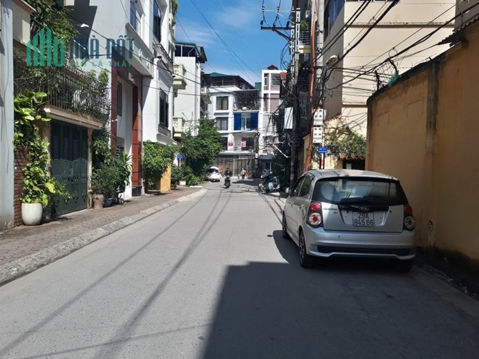 NHÀ LÔ GÓC NGUYỄN SƠN 3 MẶT THOÁNG SÁNG, VỈA HÈ RỘNG, ĐƯỜNG OTO TRÁNH