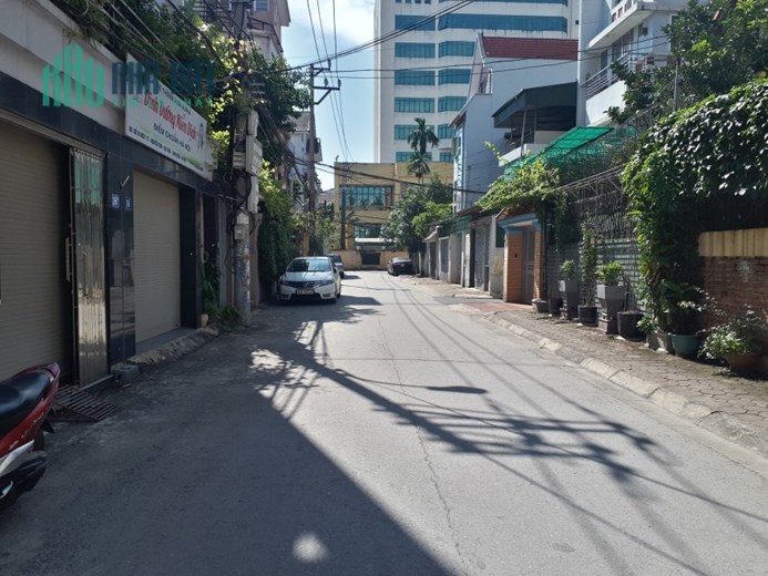 NHÀ LÔ GÓC NGUYỄN SƠN 3 MẶT THOÁNG SÁNG, VỈA HÈ RỘNG, ĐƯỜNG OTO TRÁNH