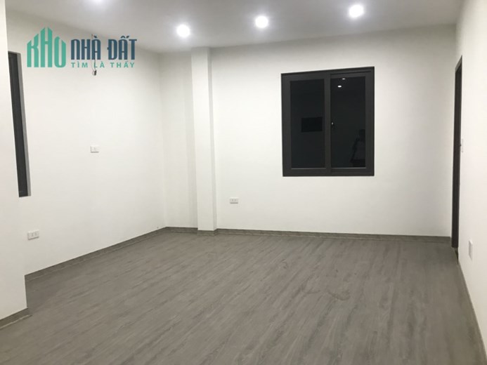 Bán gấp Nhà Phố Láng Hạ 40m 5Tầng MT 5,8m  chỉ 4,7 tỷ.