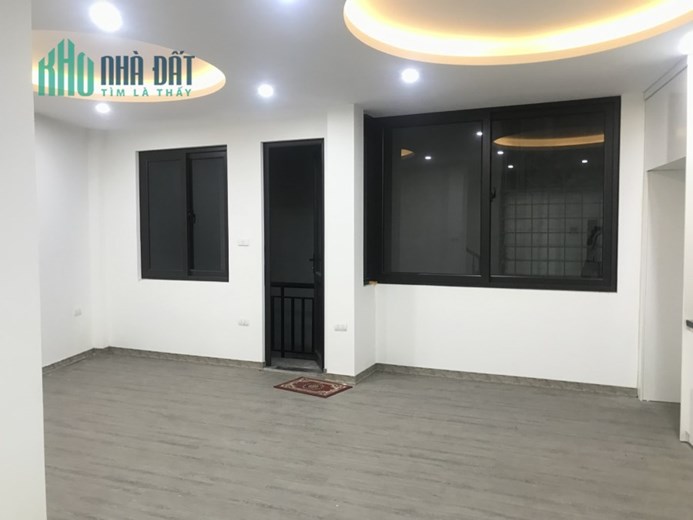 Bán gấp Nhà Phố Láng Hạ 40m 5Tầng MT 5,8m  chỉ 4,7 tỷ.