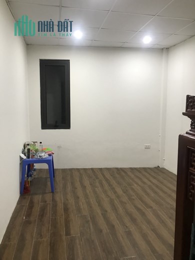 Bán gấp Nhà Phố Láng Hạ 40m 5Tầng MT 5,8m  chỉ 4,7 tỷ.