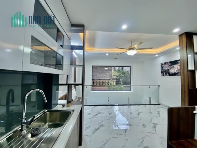 BÁN NHÀ PHỐ NGUYỄN SƠN, DT 35M, 5T, 4.5 TỶ NGÕ THÔNG KHU VIP CBCC NGHÀNH HÀNG KHÔNG".