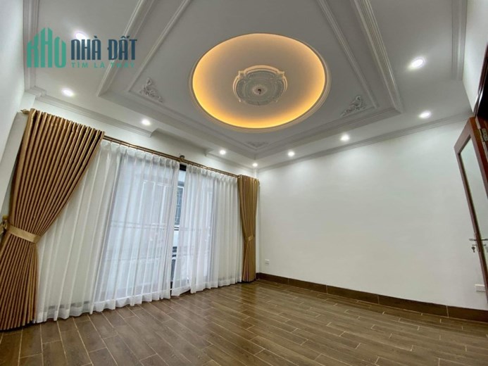 CẦN BÁN GẤP NHÀ NGUYỄN VĂN CỪ, DT 38M, 6T, GIÁ 5.5 TỶ, GARA Ô TÔ, NHÀ MỚI,GẦN PHỐ
