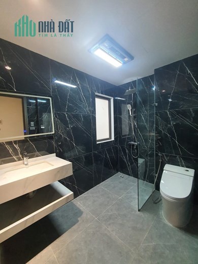 CẦN BÁN GẤP NHÀ NGUYỄN VĂN CỪ, DT 38M, 6T, GIÁ 5.5 TỶ, GARA Ô TÔ, NHÀ MỚI,GẦN PHỐ