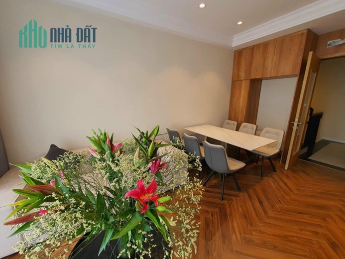BÁN NHÀ NGUYỄN VĂN CỪ, DT 45M, 6T, 8.7 TỶ, GARA Ô TÔ, THANG MÁY NHẬP KHẨU
