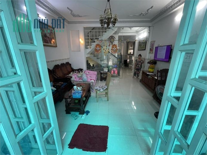 BÁN NHÀ HẺM 30 LÂM VĂN BỀN QUẬN 7 DT 110M2 CHỈ 9,9 TỶ XE HƠI ĐỔ CỬA.