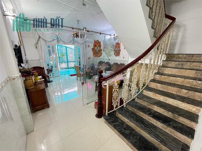 BÁN NHÀ HẺM 30 LÂM VĂN BỀN QUẬN 7 DT 110M2 CHỈ 9,9 TỶ XE HƠI ĐỔ CỬA.