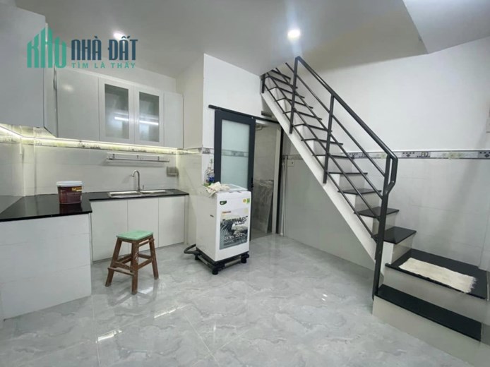 XE HƠI ĐỖ CỬA - GẦN BÀ CHIỂU - HÀNG XANH - SỎ NỞ HẬU NHẸ - GIÁ CHỈ 2.3 TỶ
