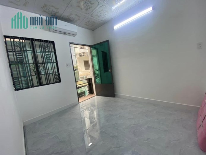 XE HƠI ĐỖ CỬA - GẦN BÀ CHIỂU - HÀNG XANH - SỎ NỞ HẬU NHẸ - GIÁ CHỈ 2.3 TỶ