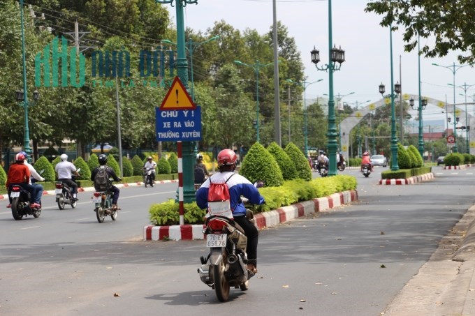 Đất vườn 2330m2 gần nhựa - sổ riêng trọn sổ chỉ hơn 8xxtr