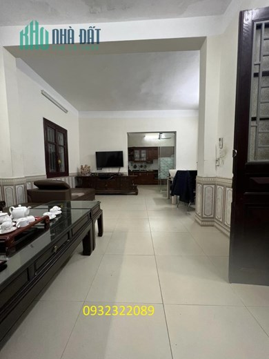 Nhà Đại Cồ Việt, Q.Hai Bà Trưng 200m2 - 3 tầng - Mặt tiền 12m - Ô tô đỗ trong nhà