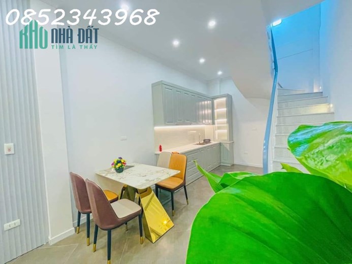 Bán nhà phố Yên Hòa, Cầu Giấy, 32m2, 5 tầng, tặng full nội thất, giá 4.65 tỷ.