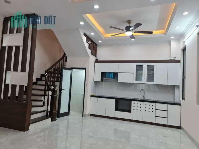 Địa chấn! Bán nhà đẹp Đỗ Đức Dục, 47m2, 6 phòng ngủ, thoáng sáng, 5 tỷ 1