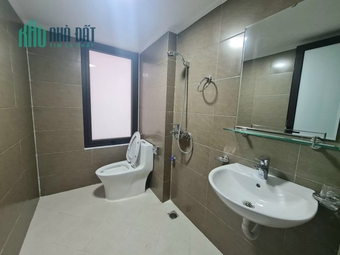 Địa chấn! Bán nhà đẹp Đỗ Đức Dục, 47m2, 6 phòng ngủ, thoáng sáng, 5 tỷ 1
