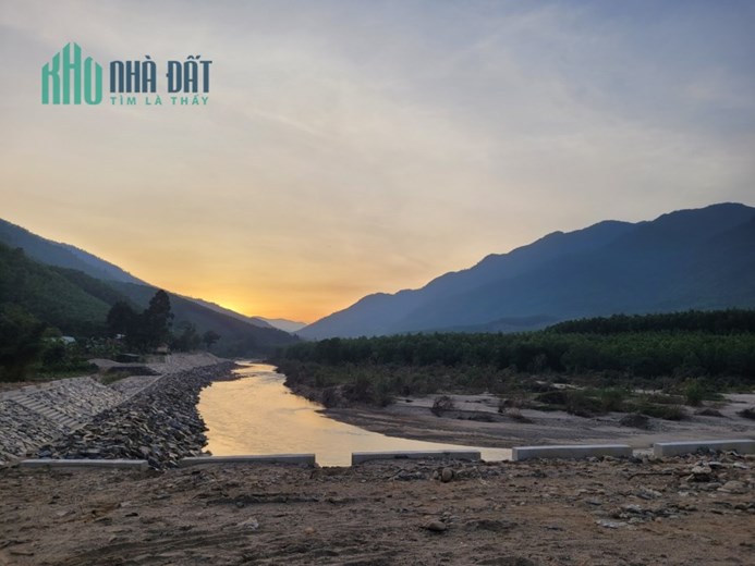 Bán lô đất mặt QL14G Hòa Phú, diện tích 5062m, ngang 40m. Giá 8.7 tỷ.