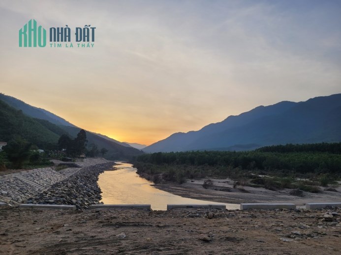 Bán lô đất mặt QL14G Hòa Phú, diện tích 5062m, ngang 40m. Giá 8.7 tỷ.