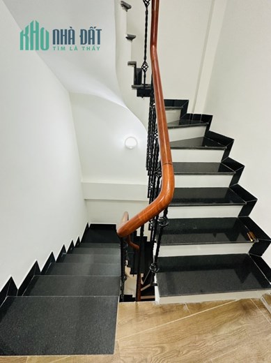 Bán nhà Xã Đàn, 5 tầng, sát ngã 6 Ô Chợ Dừa, trước nhà rộng 3.5m, Kinh Doanh. văn phòng...4.4 tỷ.