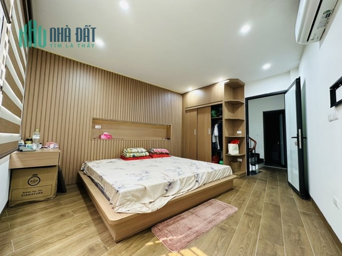Bán nhà Xã Đàn, 5 tầng, sát ngã 6 Ô Chợ Dừa, trước nhà rộng 3.5m, Kinh Doanh. văn phòng...4.4 tỷ.