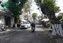 Bán nhà 3 tầng mặt tiền đường Huỳnh Thúc Kháng, Hải Châu, Đà Nẵng. Giá 7.5 tỷ.