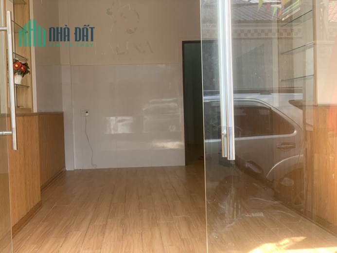 Bán nhà 3 tầng mặt tiền đường Huỳnh Thúc Kháng, Hải Châu, Đà Nẵng. Giá 7.5 tỷ.