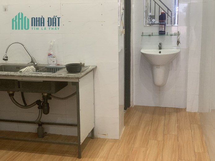 Bán nhà 3 tầng mặt tiền đường Huỳnh Thúc Kháng, Hải Châu, Đà Nẵng. Giá 7.5 tỷ.