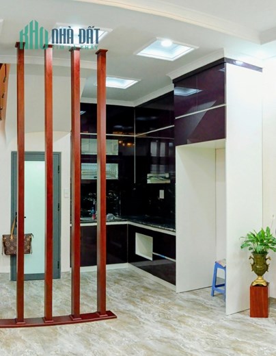 Nhà dân xây, ô tô vào nhà 4,2 tỷ GIang biên, Long biên