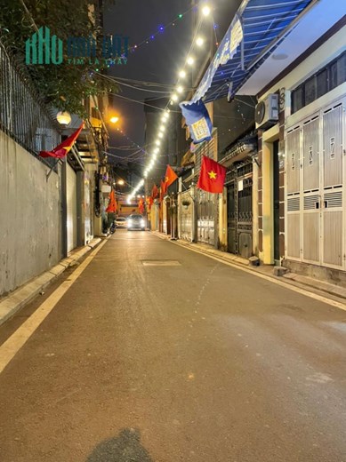 Nhà dân xây, ô tô vào nhà 4,2 tỷ GIang biên, Long biên