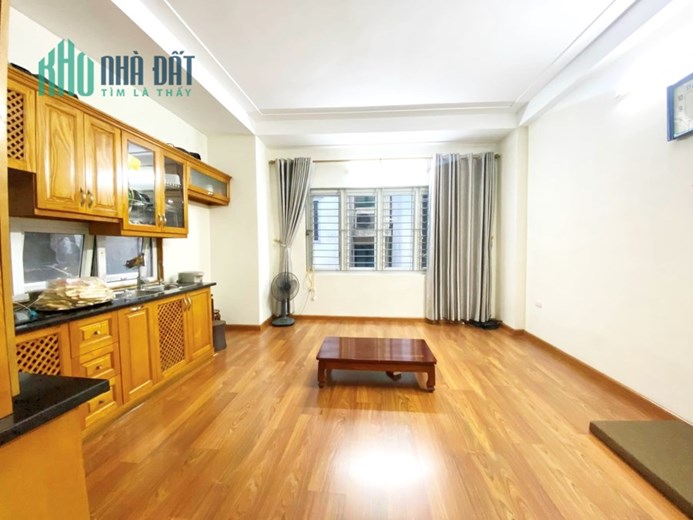 Bán nhà Ngã Tư Sở, LÔ GÓC CỰC SÁNG - THOÁNG, Nhà 6 tầng, DT 38m2, Giá chỉ 6,1 tỷ.