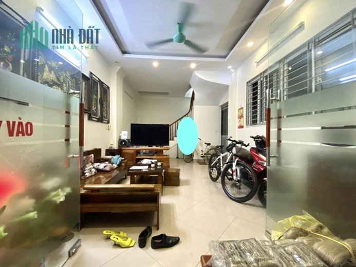 Bán nhà Ngã Tư Sở, LÔ GÓC CỰC SÁNG - THOÁNG, Nhà 6 tầng, DT 38m2, Giá chỉ 6,1 tỷ.