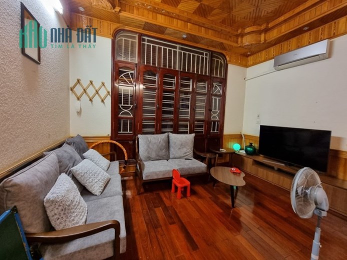 Bán nhà Phan Văn Trường, Cầu Giấy. 45m2x5; giá 10.8 tỷ. Phương