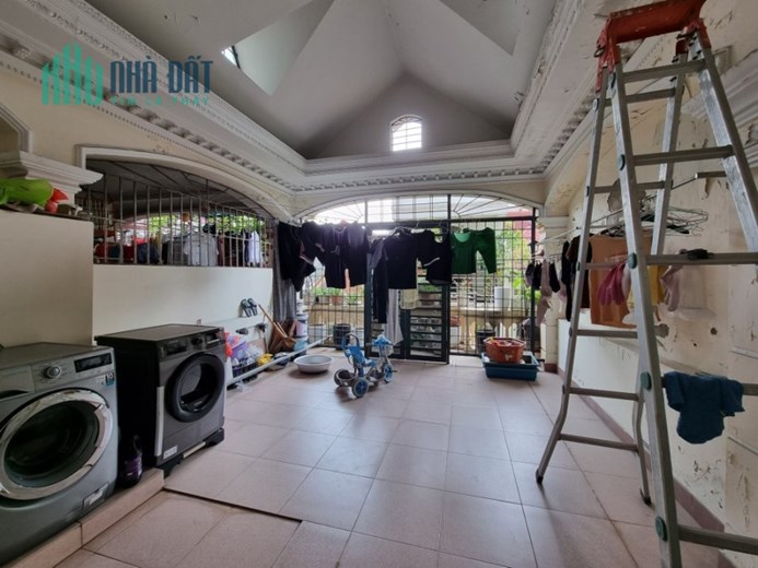 Bán nhà Phan Văn Trường, Cầu Giấy. 45m2x5; giá 10.8 tỷ. Phương