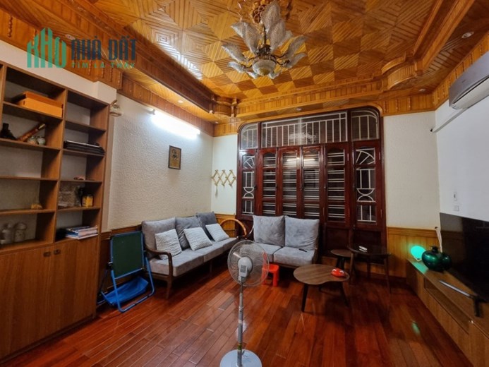Bán nhà Phan Văn Trường, Cầu Giấy. 45m2x5; giá 10.8 tỷ. Phương