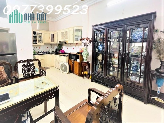 Bán nhà mới ở ngay Nguyễn Văn Cừ, Long Biên, 33mx 4T MT: 4M, nhỉnh 3 tỷ.