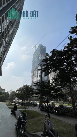 Bán Shophouse Chân Đế 4 tầng Mặt Phố Nguyễn Văn Huyên 90m - 4T - MT 8m - 33 tỷ