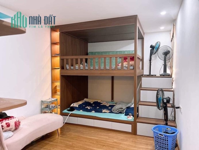BÁN ĐẤT TẶNG NHÀ, THỤY KHUÊ 50M x 6T, KINH DOANH, Ở SƯỚNG CHỈ 5.7 TỶ
-	Nằm trên trục đường lớn cực