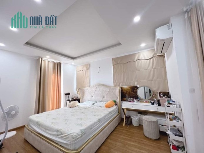 BÁN ĐẤT TẶNG NHÀ, THỤY KHUÊ 50M x 6T, KINH DOANH, Ở SƯỚNG CHỈ 5.7 TỶ
-	Nằm trên trục đường lớn cực